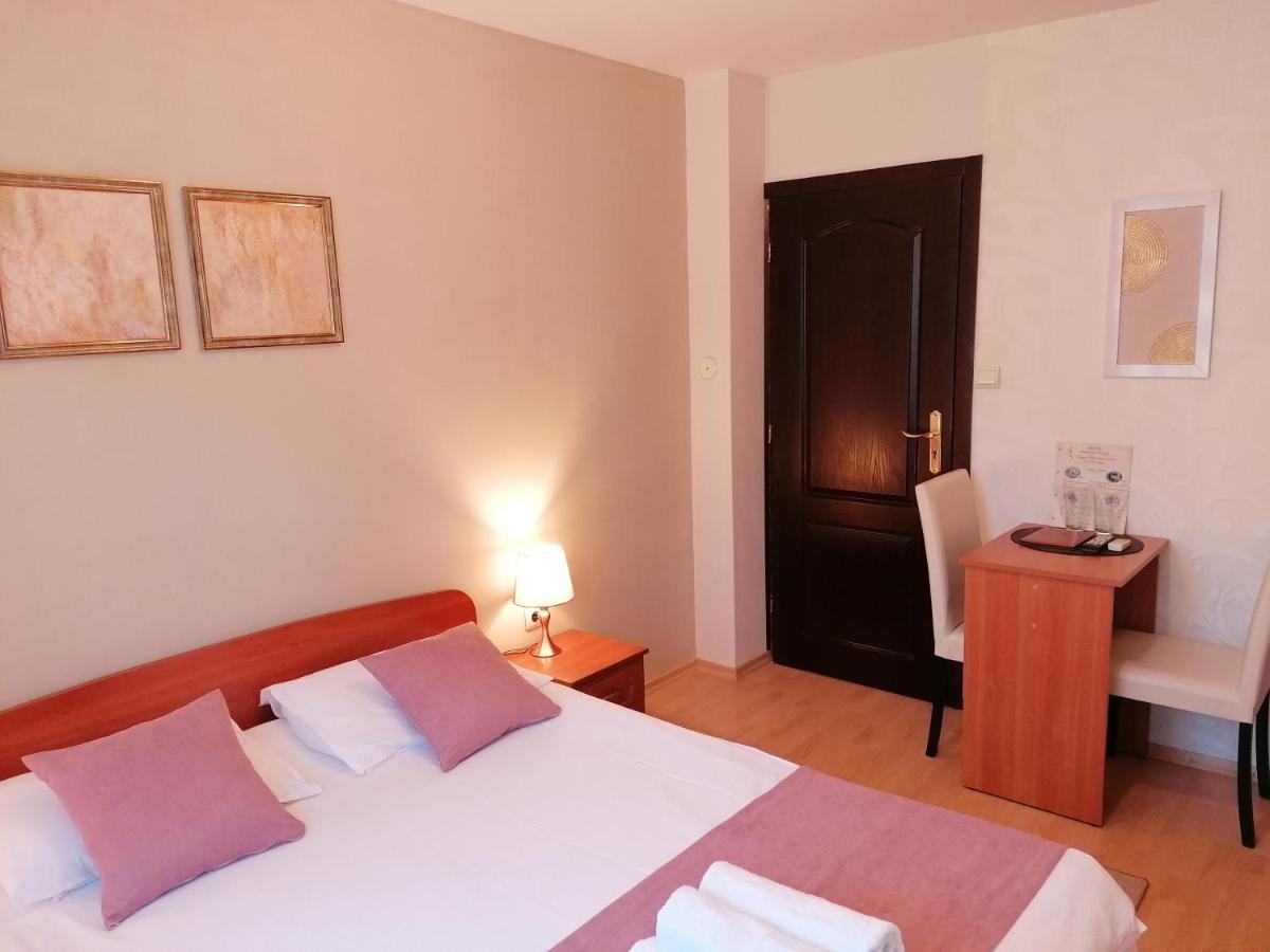 בלאגובגראד Petkov Family Hotel מראה חיצוני תמונה