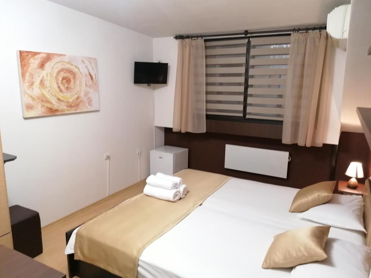 בלאגובגראד Petkov Family Hotel מראה חיצוני תמונה