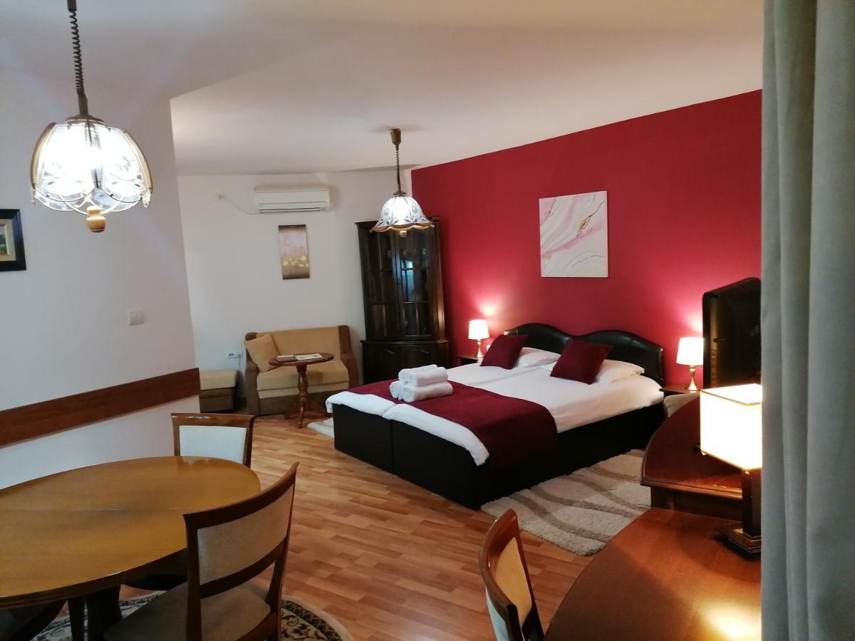 בלאגובגראד Petkov Family Hotel מראה חיצוני תמונה